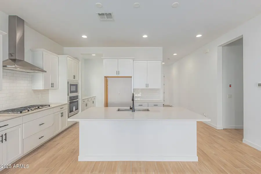 16961 W Desert Lane, Goodyear, AZ 85338 - Image #2