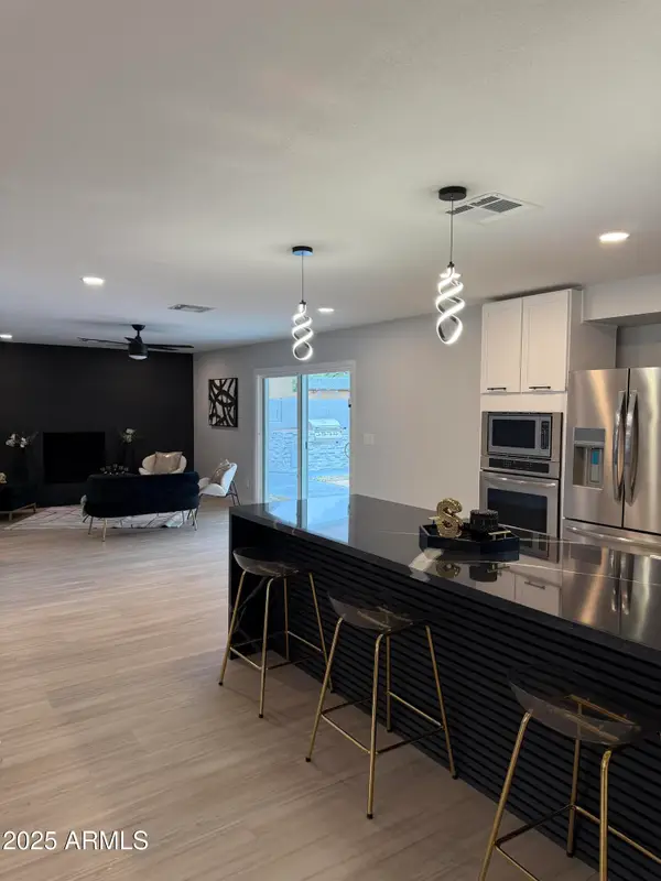 1111 E Village Circle Drive N, Phoenix, AZ 85022