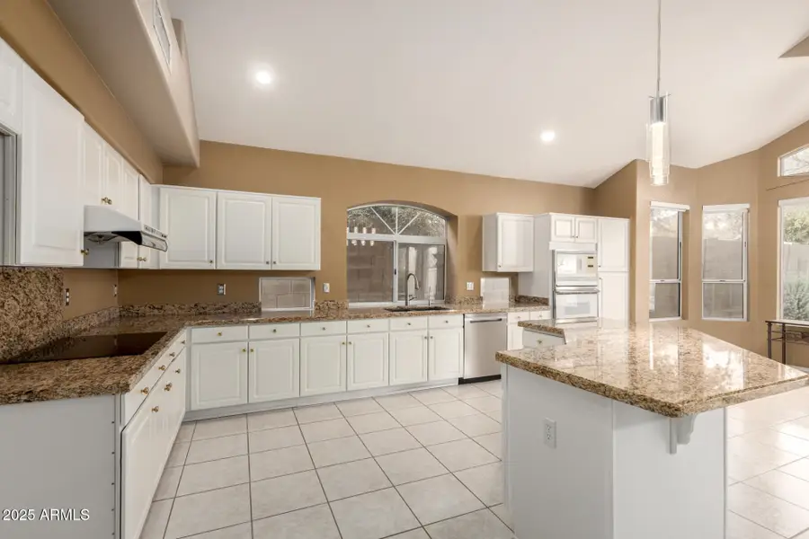 908 E Mountain Sage Drive, Phoenix, AZ 85048 - Image #3