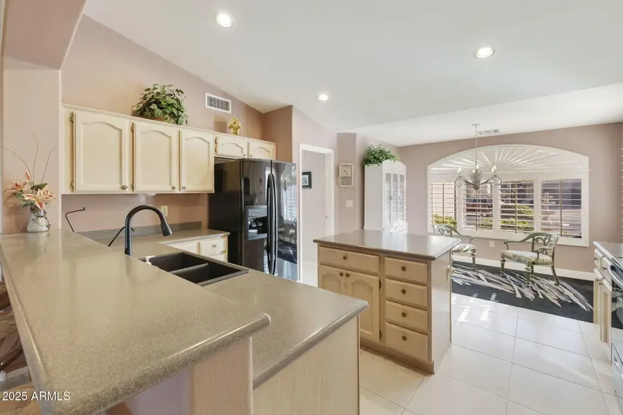 5752 S Amberwood Drive, Chandler, AZ 85248 - Image #3