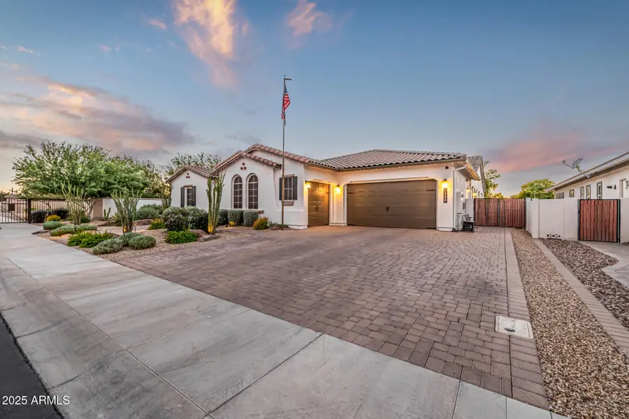 7588 S Peppertree Drive, Gilbert, AZ 85298 - Image #2
