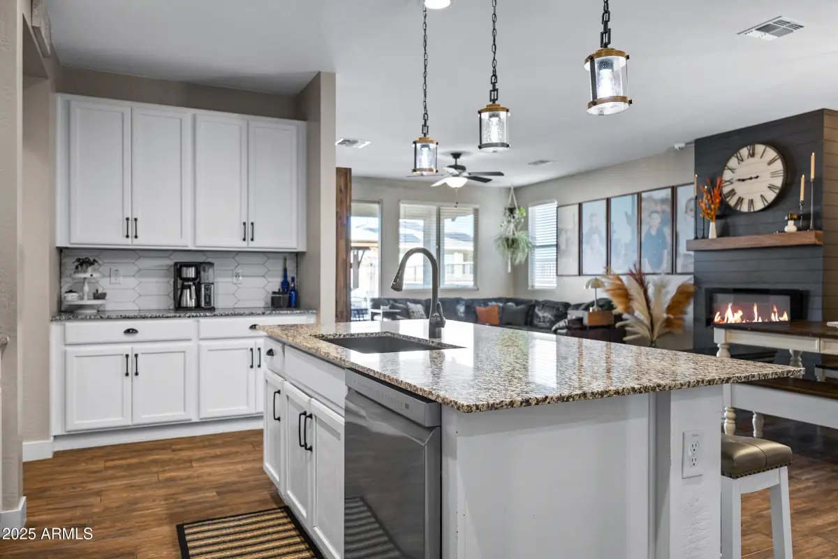 18244 W Vista Norte Street, Goodyear, AZ 85338 - Image #1