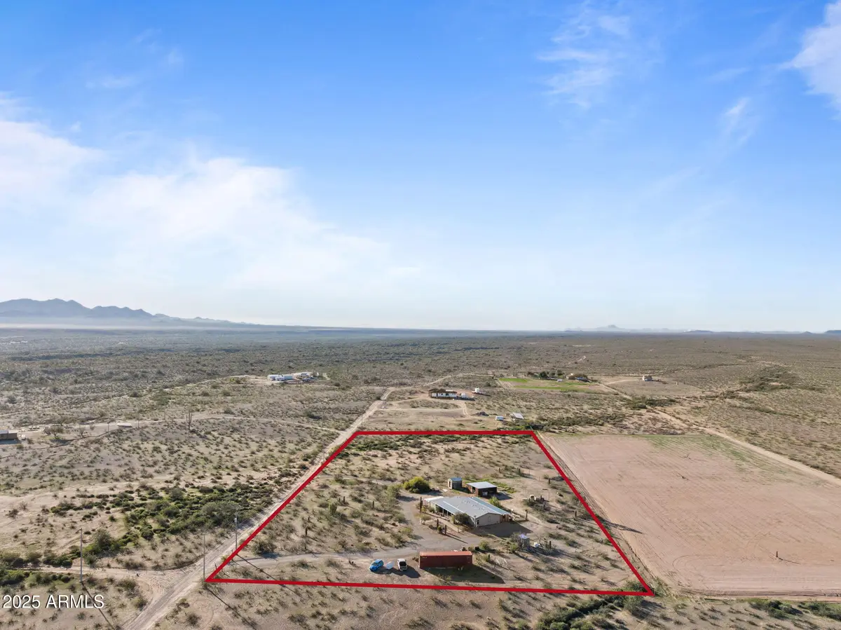 30040 W Redbird Road, Wittmann, AZ 85361 - Image #1