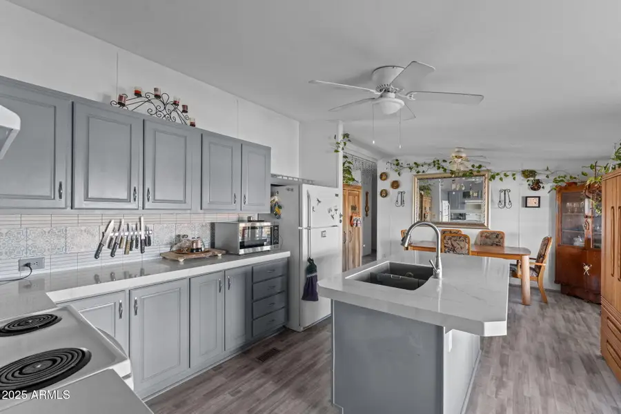 30040 W Redbird Road, Wittmann, AZ 85361 - Image #2