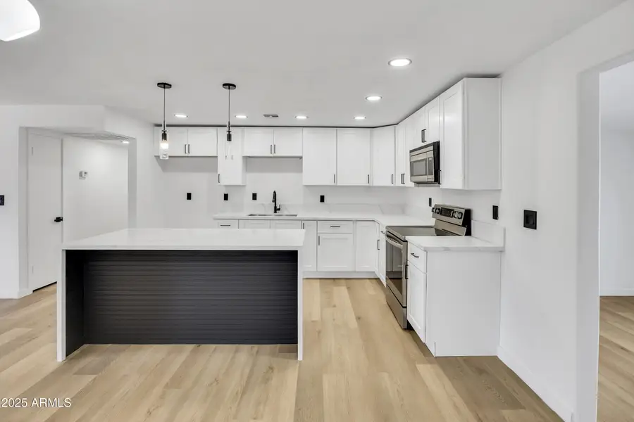 1831 N 74th Lane, Phoenix, AZ 85035 - Image #3