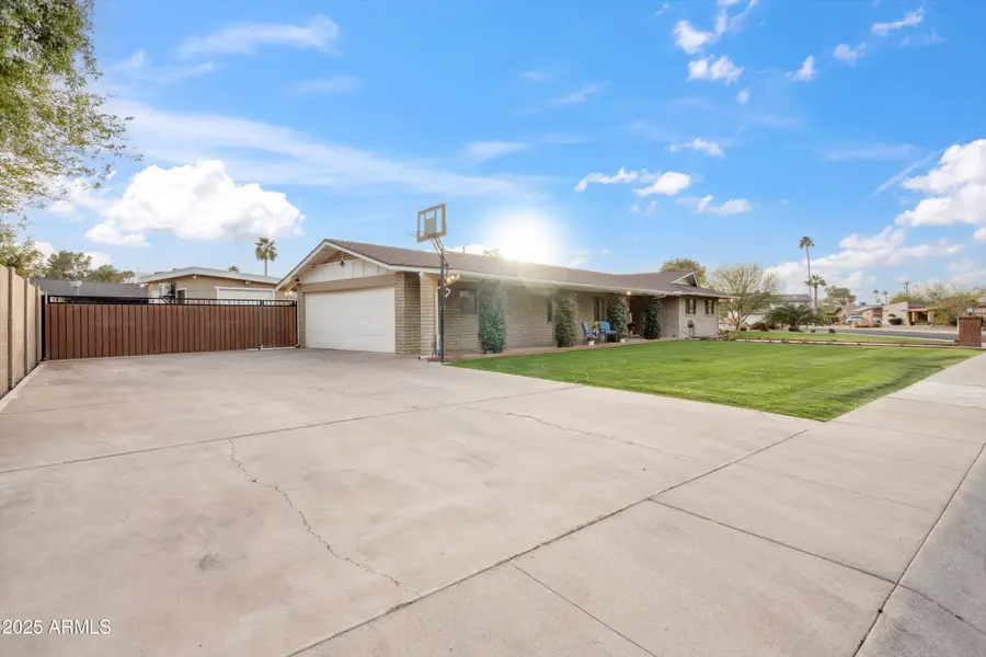 521 E Canterbury Lane, Phoenix, AZ 85022 - Image #2