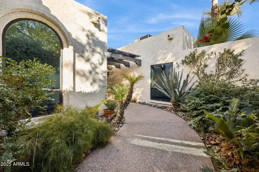 5351 N Questa Tierra Drive, Phoenix, AZ 85012 - Image #2