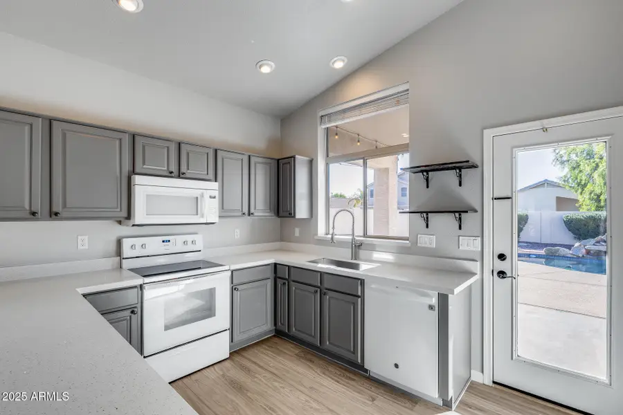 4043 W Desert Hollow Drive, Phoenix, AZ 85083 - Image #2