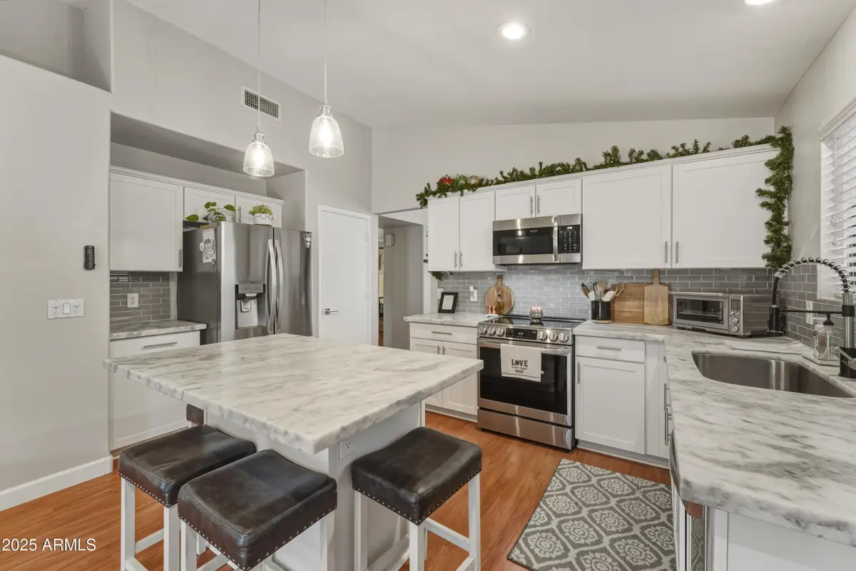 2105 E Robin Lane, Phoenix, AZ 85024 - Image #1