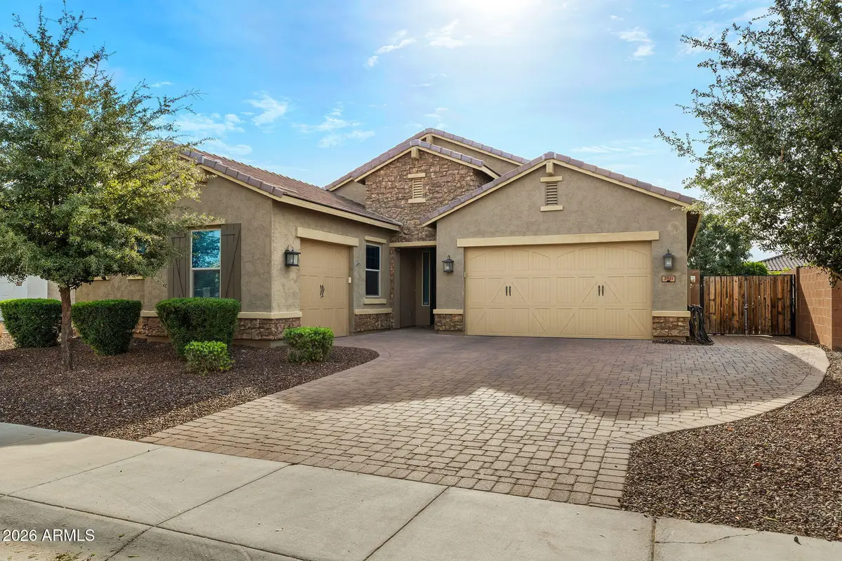 3921 E Chestnut Lane, Gilbert, AZ 85298 - Image #1