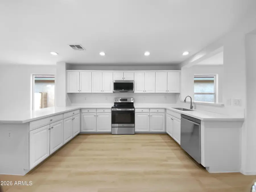 946 E Leslie Avenue, San Tan Valley, AZ 85140 - Image #2