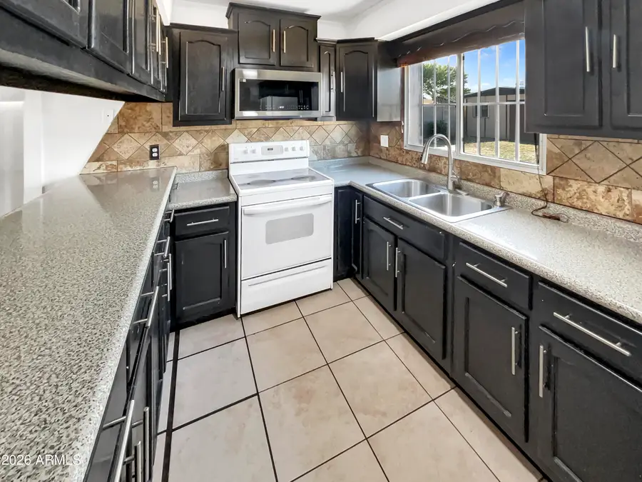 2002 N 58th Avenue, Phoenix, AZ 85035 - Image #2