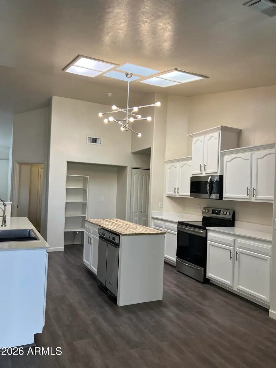 910 S Paradise Drive, Gilbert, AZ 85233 - Image #3