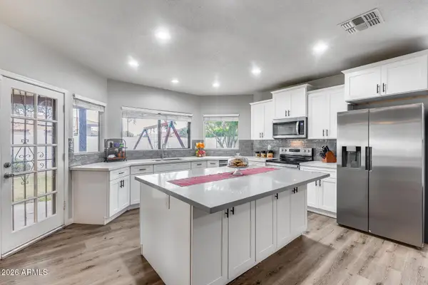 1042 W Newport Beach Drive, Gilbert, AZ 85233