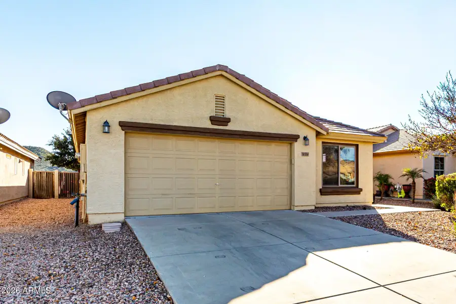 959 W Desert Seasons Drive, San Tan Valley, AZ 85143 - #2