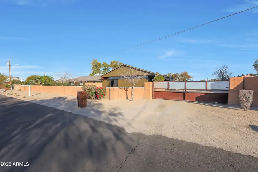 2718 E Campo Bello Drive, Phoenix, AZ 85032 - Image #3