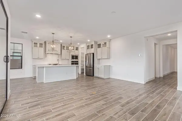 2451 W Los Arboles Place, Chandler, AZ 85224