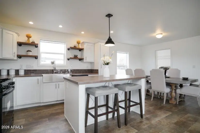 21638 W Montanoso Drive, Wittmann, AZ 85361 - Image #2