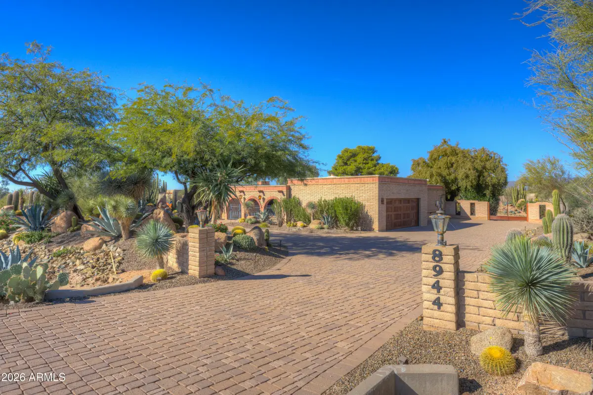 8944 E Cave Creek Road E, Carefree, AZ 85377 - Image #1