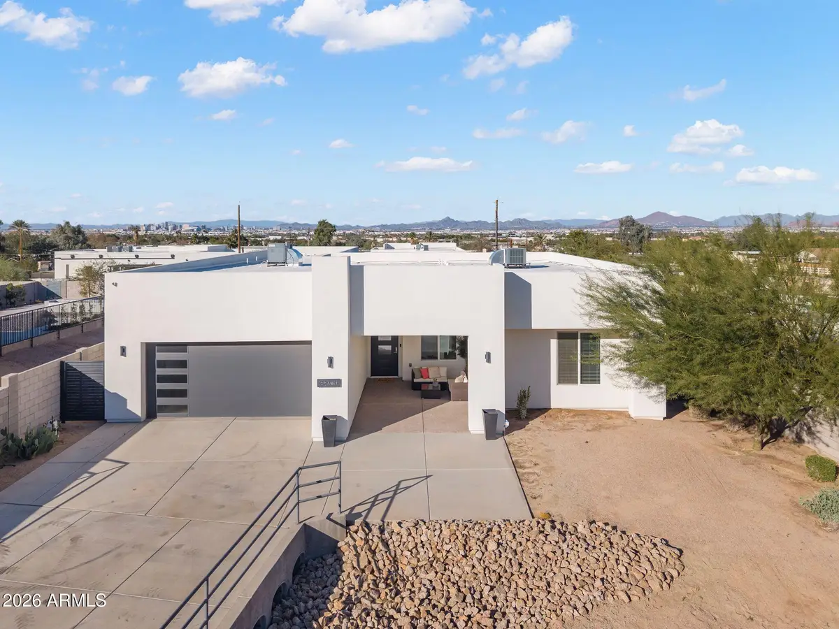 2252 E South Mountain Avenue, Phoenix, AZ 85042 - Image #1