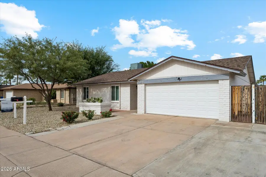 902 W Barrow Drive, Chandler, AZ 85225 - Image #2