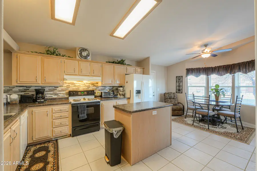 918 E Lincolnwood Circle, Casa Grande, AZ 85194 - Image #2