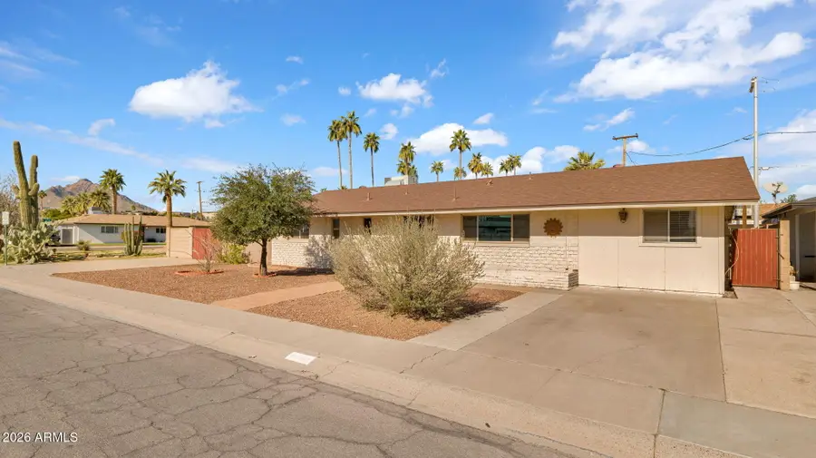 7526 E Minnezona Avenue, Scottsdale, AZ 85251 - #3