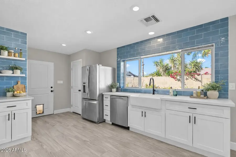 2366 E Becker Lane, Phoenix, AZ 85028 - Image #2