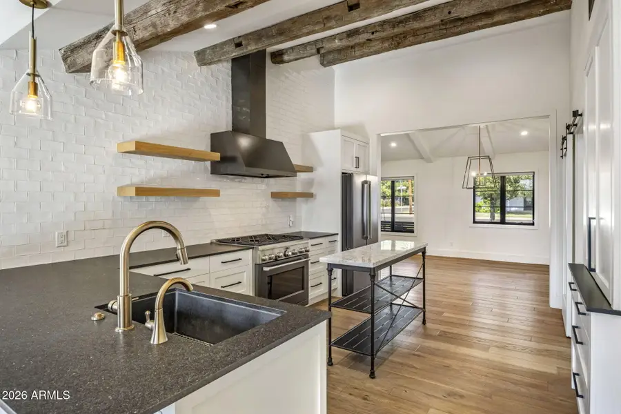 3727 E Clarendon Avenue, Phoenix, AZ 85018 - Image #2