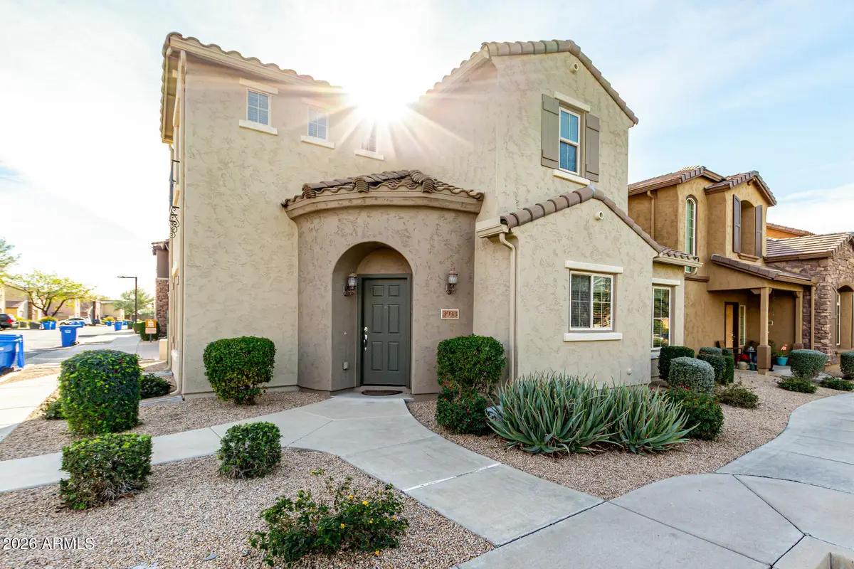 3933 E Cat Balue Drive, Phoenix, AZ 85050 - Image #1