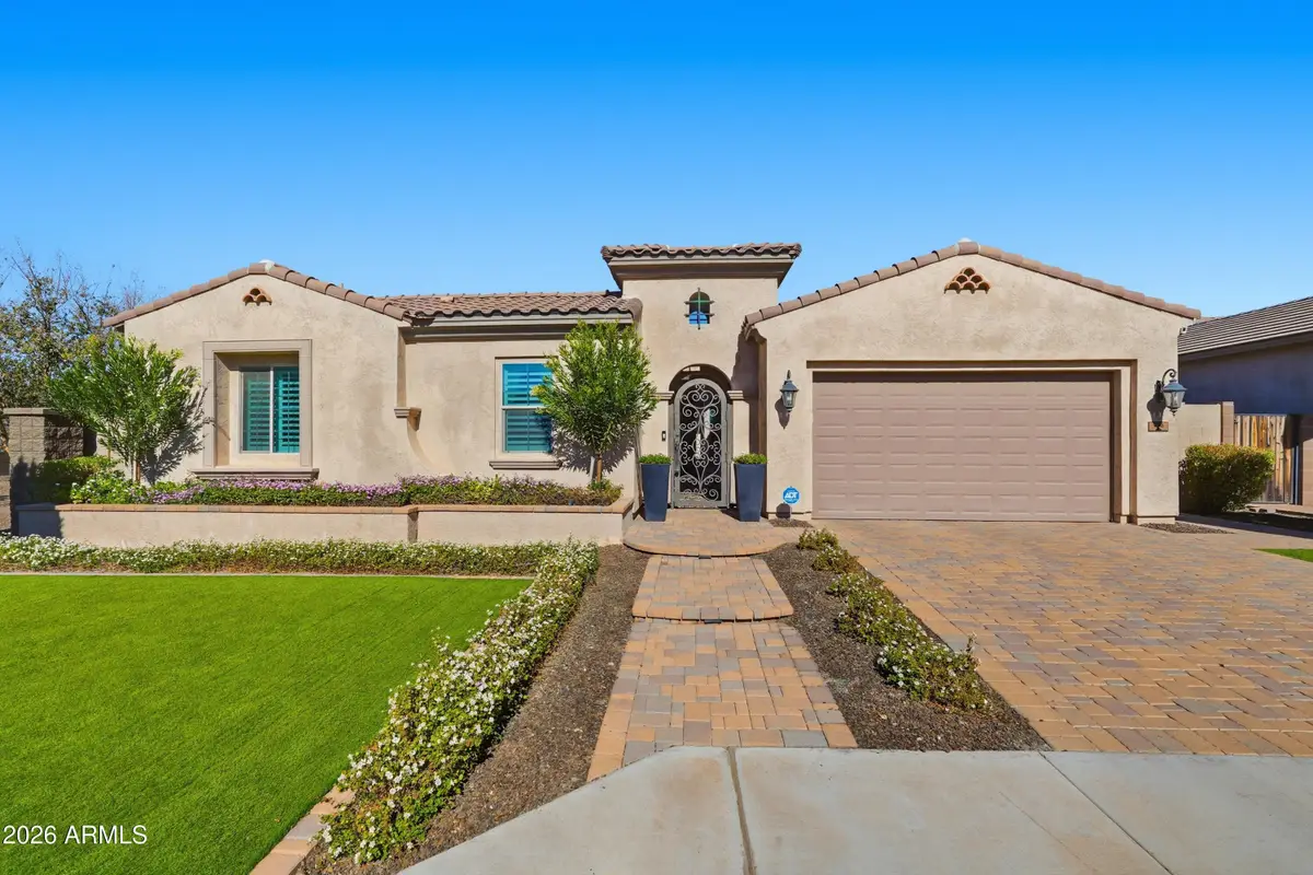 938 E Parkview Drive, Gilbert, AZ 85295 - Image #1