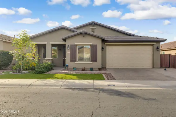 123 W Winterberry Avenue, San Tan Valley, AZ 85140