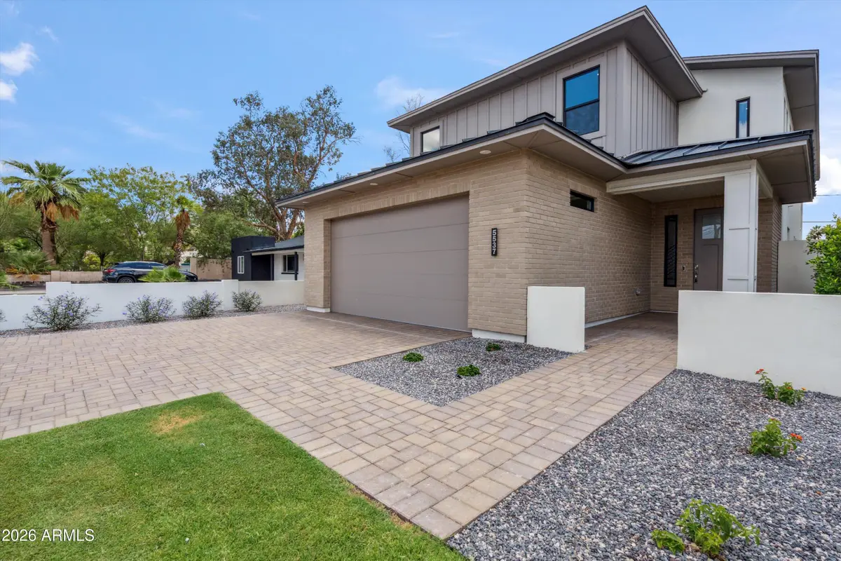 5537 E Earll Drive, Phoenix, AZ 85018 - Image #1