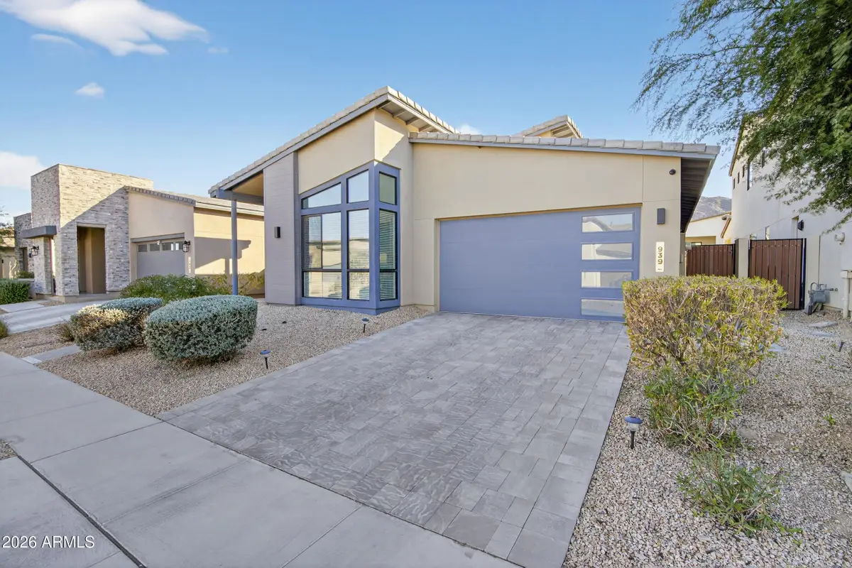 939 E Paseo Way, Phoenix, AZ 85042 - Image #1