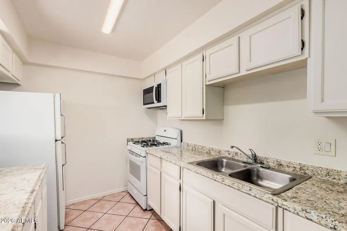 7937 W Pinchot Avenue, Phoenix, AZ 85033 - Image #1