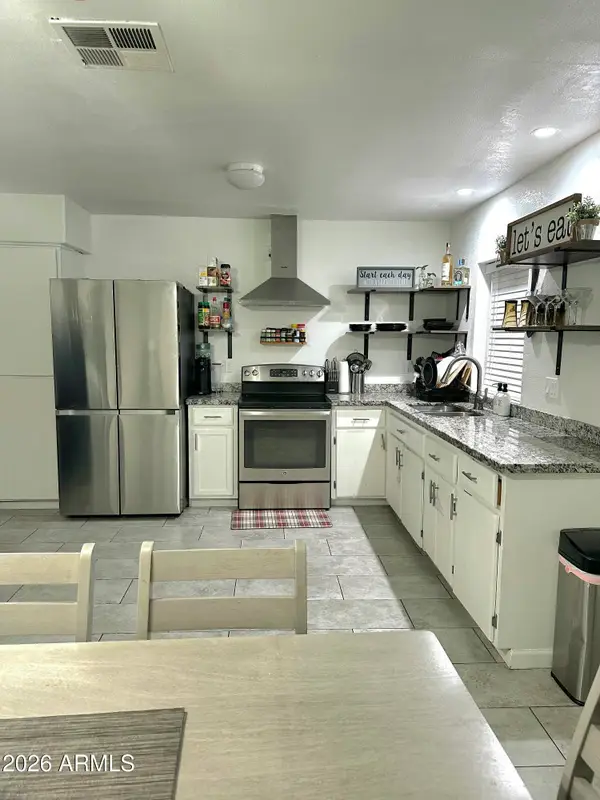 8109 W Montecito Avenue, Phoenix, AZ 85033