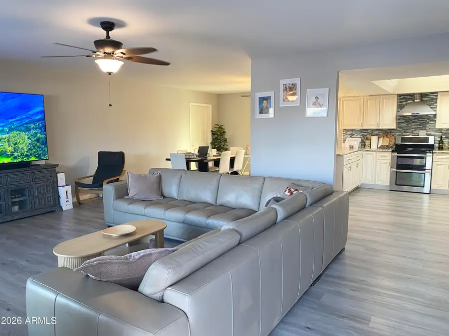 3727 W Banff Lane, Phoenix, AZ 85053 - Image #2