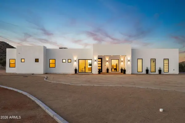 5290 W Adobe Dam Drive, San Tan Valley, AZ 85144