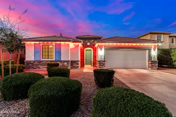 744 W Desert Hollow Drive, San Tan Valley, AZ 85143