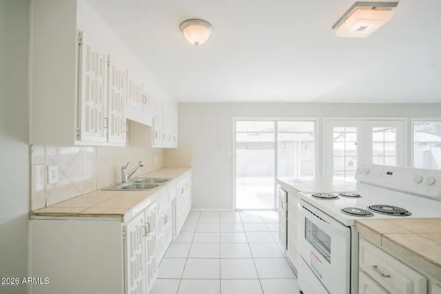 8017 W Meadowbrook Avenue, Phoenix, AZ 85033 - #2