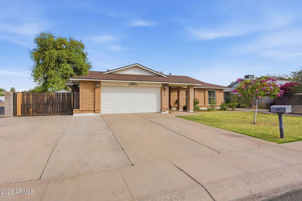 3934 W Aire Libre Avenue, Phoenix, AZ 85053 - #1