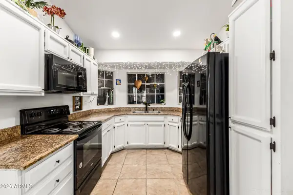 6530 W North Lane, Glendale, AZ 85302