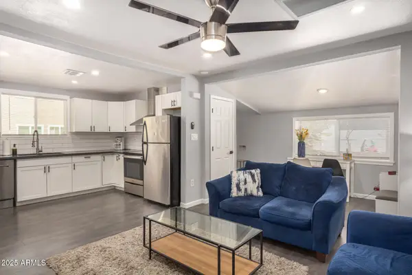 8915 N 9th Place, Phoenix, AZ 85020