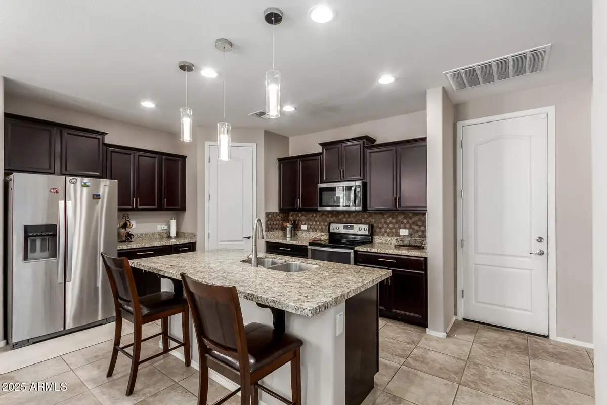 8532 S 40th Glen, Laveen, AZ 85339 - #1