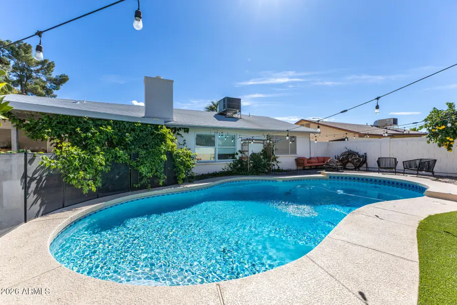 864 W Kilarea Avenue, Mesa, AZ 85210 - #2