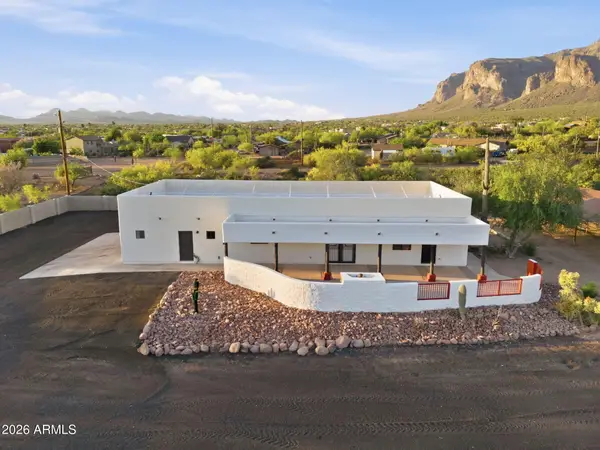 1651 S Prospectors Road, Apache Junction, AZ 85119