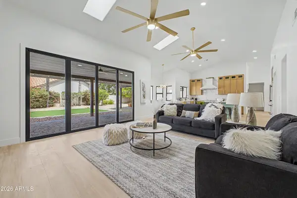 6002 E Winchcomb Drive, Scottsdale, AZ 85254