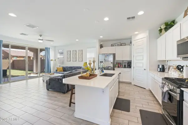 9512 W Turney Avenue, Phoenix, AZ 85037