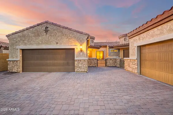 1842 N Red Cliff, Mesa, AZ 85207