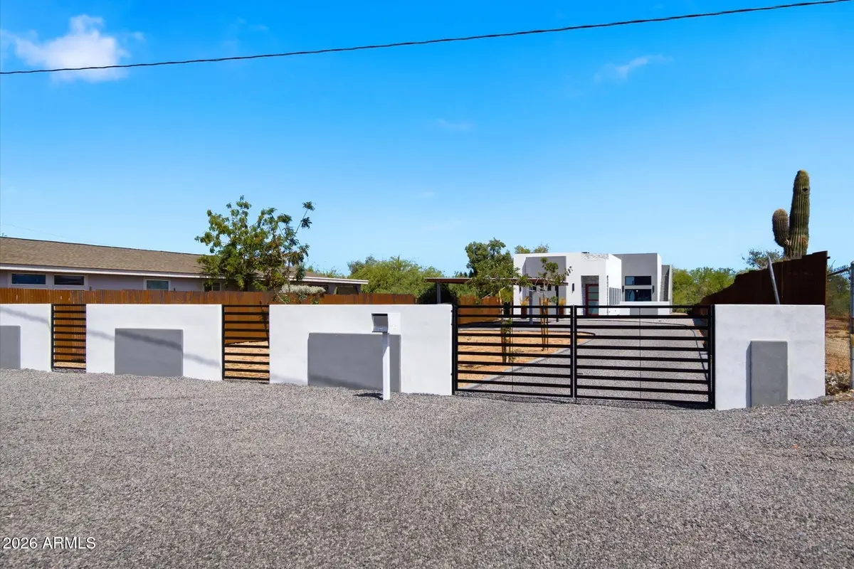 2940 E South Mountain Avenue, Phoenix, AZ 85042 - #1